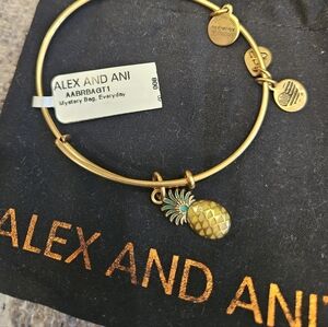 NWT Alex and Ani Gold Pineapple Bangle